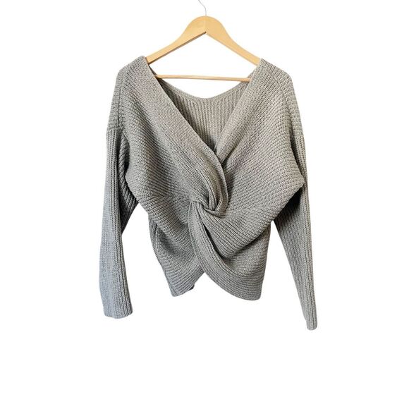 ASTR the Label Gray Knit Long Sleeve‎ Pullover V- Neck Sweater Size Large - Picture 3 of 4